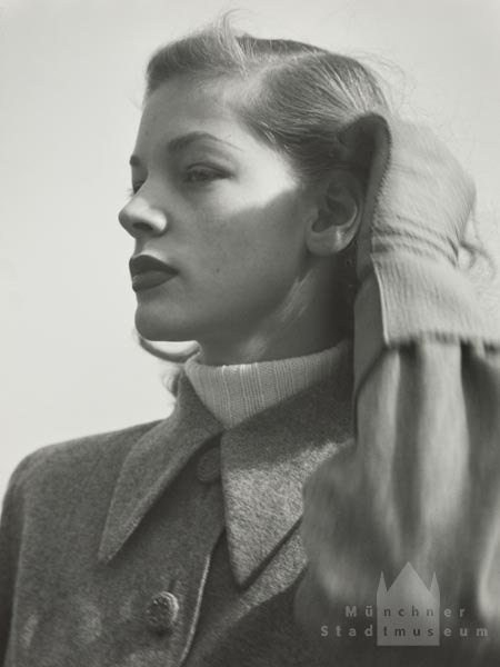 Lauren Bacall, Schauspielerin, Fotomodell (*1924), Modefotografie für Mademoiselle von Hermann Landshoff
